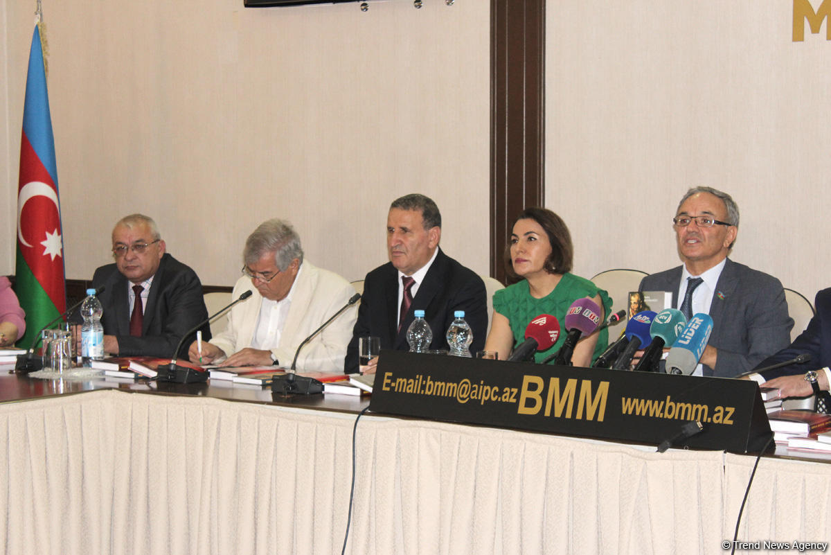 В Баку состоялась презентация книг «Их лишили Родины» и «Кровавая память истории» (ФОТО)