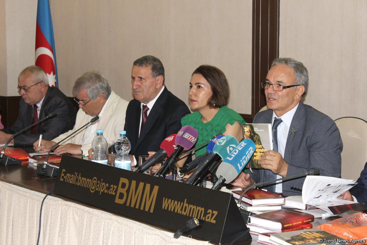 В Баку состоялась презентация книг «Их лишили Родины» и «Кровавая память истории» (ФОТО)