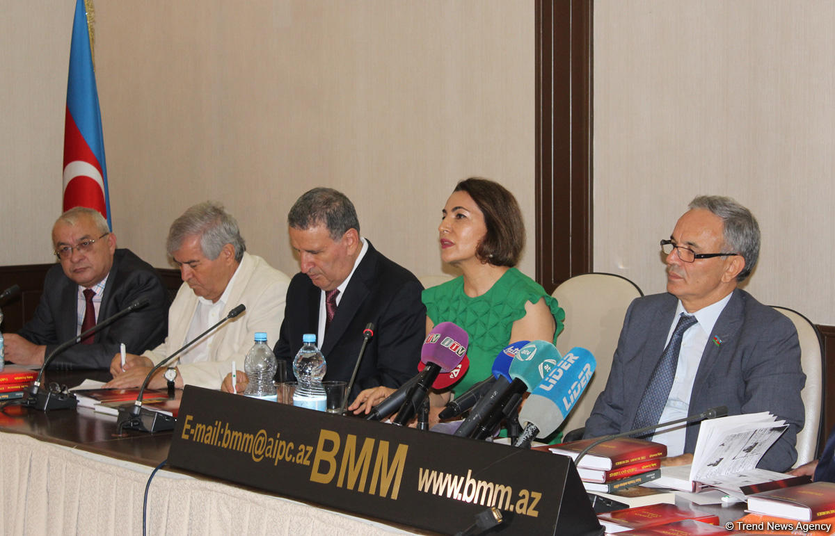 В Баку состоялась презентация книг «Их лишили Родины» и «Кровавая память истории» (ФОТО)