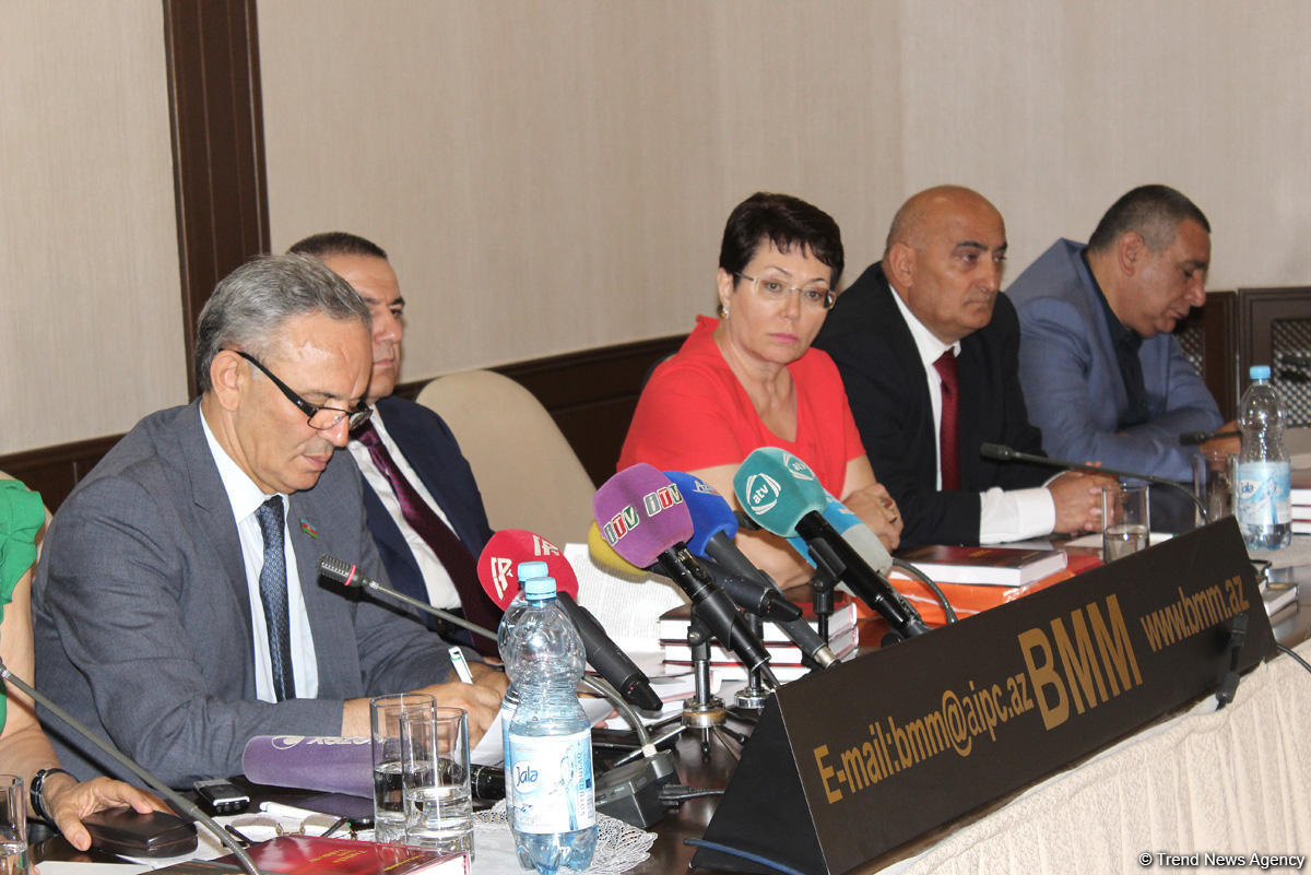 В Баку состоялась презентация книг «Их лишили Родины» и «Кровавая память истории» (ФОТО)