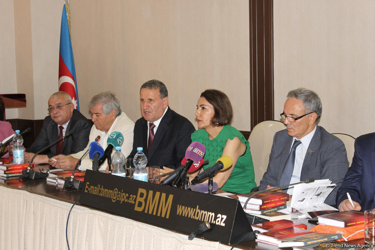 В Баку состоялась презентация книг «Их лишили Родины» и «Кровавая память истории» (ФОТО)