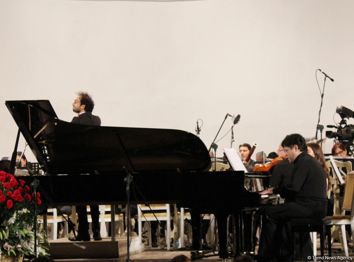 Азербайджанские пианисты-виртуозы посвятили концерт Сергею Рахманинову (ФОТО)
