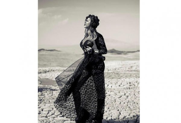 Baku Crystal Hall. Вечереет.  Легкий ветерок нежно кутает плечи спешащих…