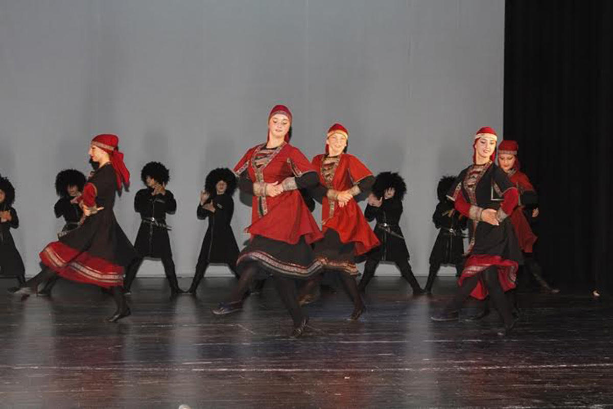 В Баку проходит Международный фестиваль фольклорного танца (ФОТО)