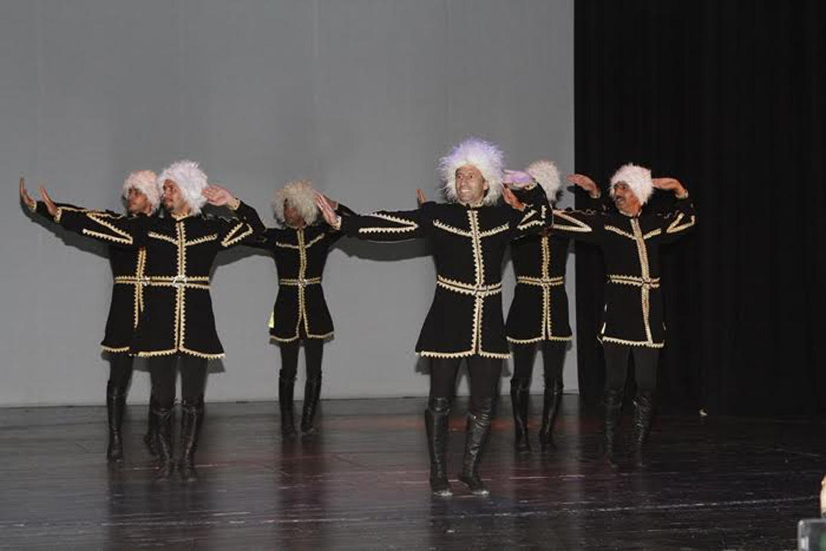 В Баку проходит Международный фестиваль фольклорного танца (ФОТО)