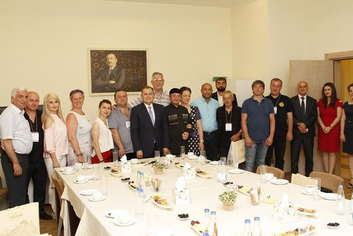 В Баку проходит Международный фестиваль фольклорного танца (ФОТО)