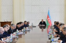 Под председательством Президента Ильхама Алиева состоялось заседание Кабинета министров по итогам социально-экономического развития в I полугодии 2017 года и предстоящим задачам (ФОТО)