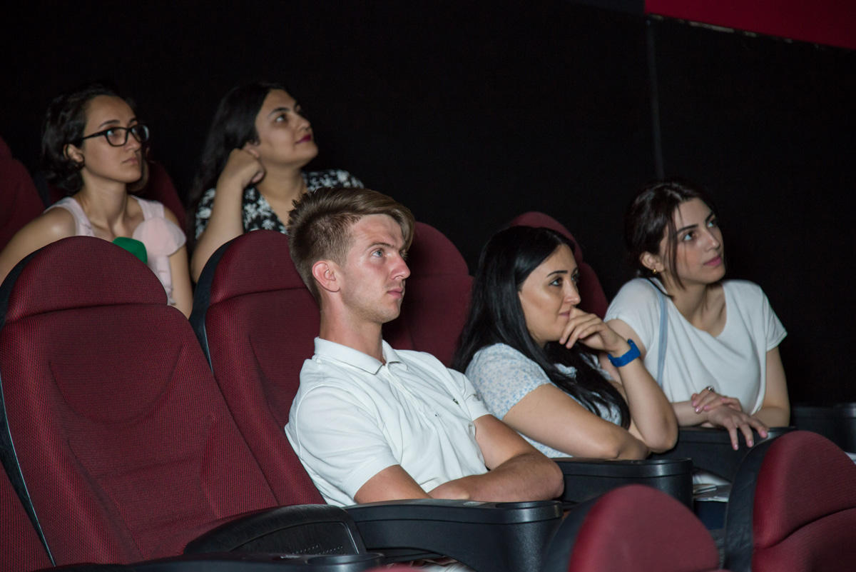 Уникальное кинопутешествие в Баку - километровые очереди, часы ожидания   (ВИДЕО, ФОТО)