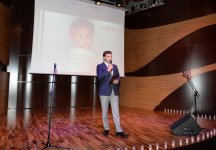 Дети зажгли свечи в память о двухлетней Захре и невинных жертвах войн (ФОТО)