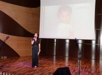 Дети зажгли свечи в память о двухлетней Захре и невинных жертвах войн (ФОТО)