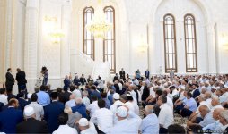 В Баку совершен намаз-вахдат, приуроченный к годовщине попытки госпереворота в Турции (ФОТО)