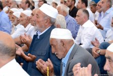 В Баку совершен намаз-вахдат, приуроченный к годовщине попытки госпереворота в Турции (ФОТО)