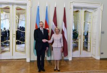 Президент Ильхам Алиев встретился в Риге с председателем Сейма Латвии (ФОТО) (версия 2)