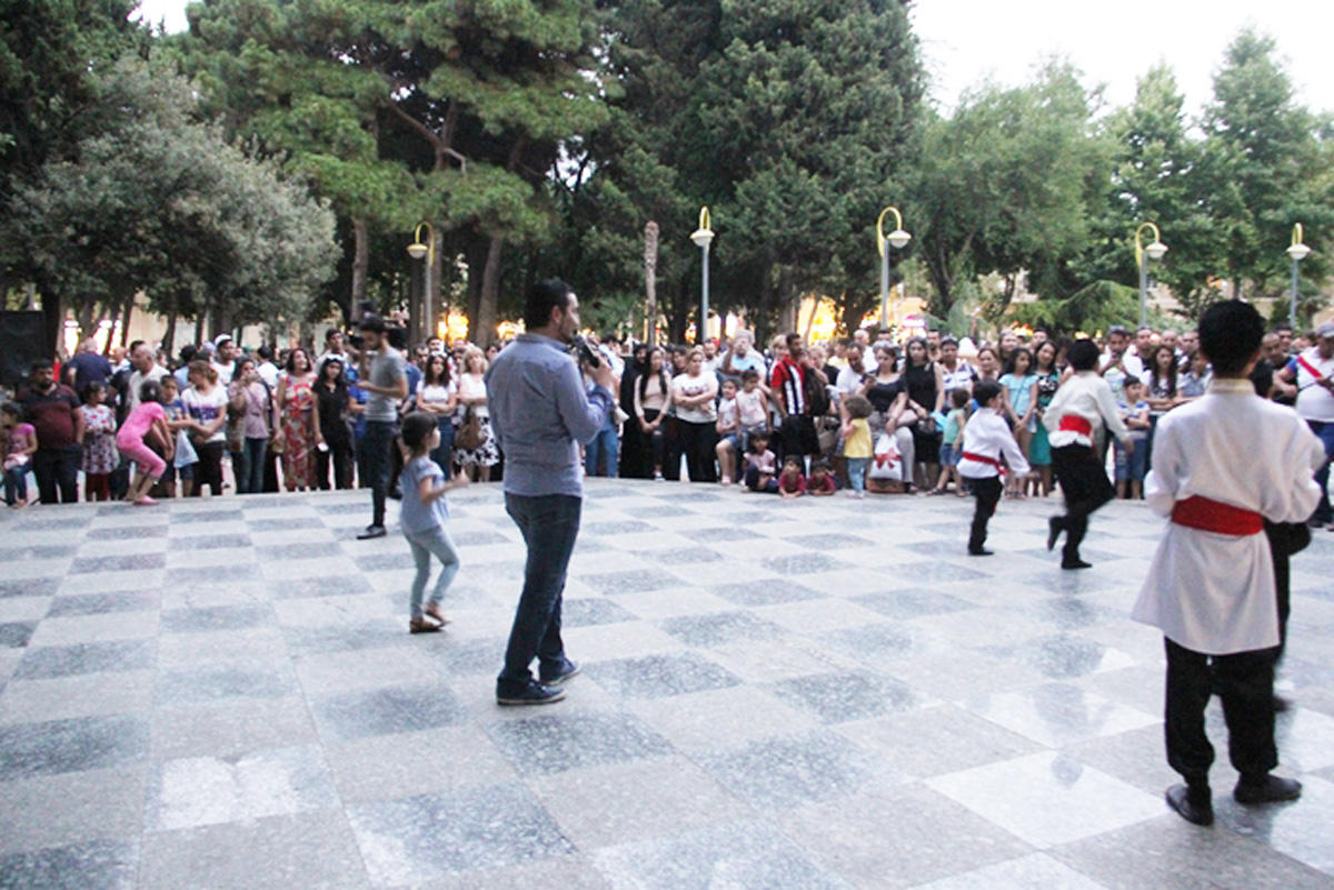 Азербайджанские звезды в проекте Retro Bakı (ФОТО)