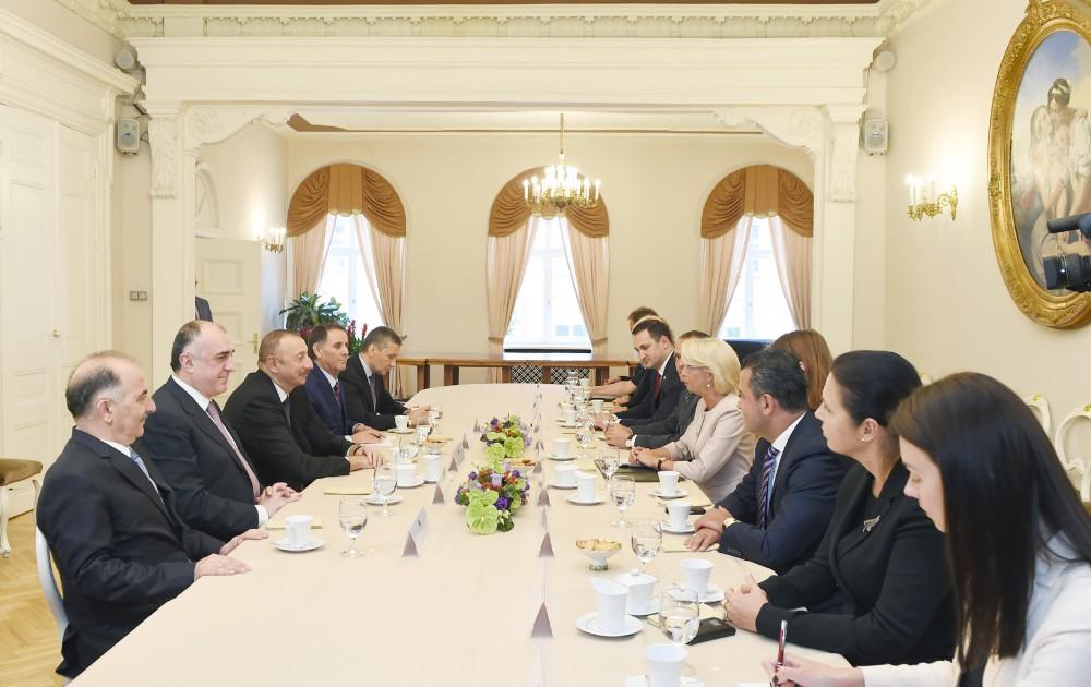 Президент Ильхам Алиев встретился в Риге с председателем Сейма Латвии (ФОТО) (версия 2)