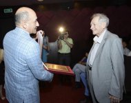 90-летний выдающийся скульптор Токай Мамедов принимает поздравления (ФОТО)