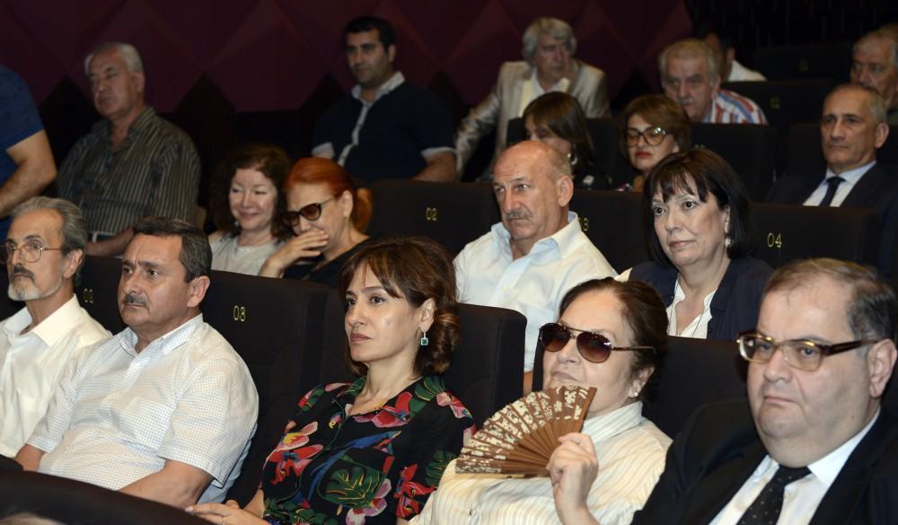 90-летний выдающийся скульптор Токай Мамедов принимает поздравления (ФОТО)