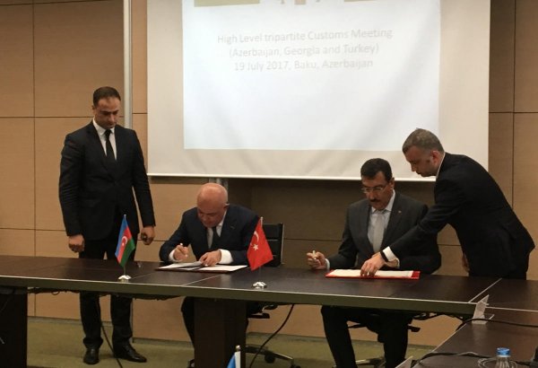 Азербайджан и Турция создают систему обмена информацией о транзитных перевозках