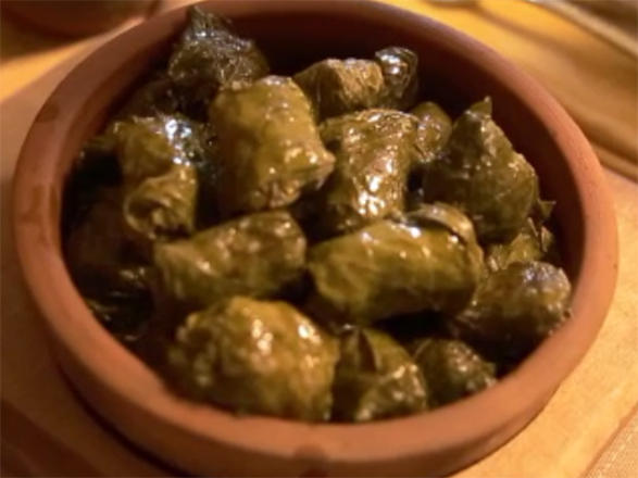 В День России азербайджанцы угощали долмой, люля-кебабом и гранатовым соком (ФОТО)