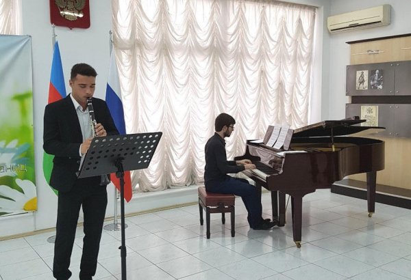 Россияне поздравили азербайджанских журналистов (ФОТО)