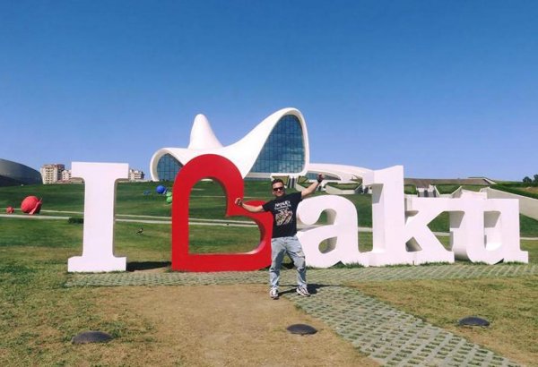 Известный российский телеведущий Владимир Глазунов проведет в Баку творческий вечер