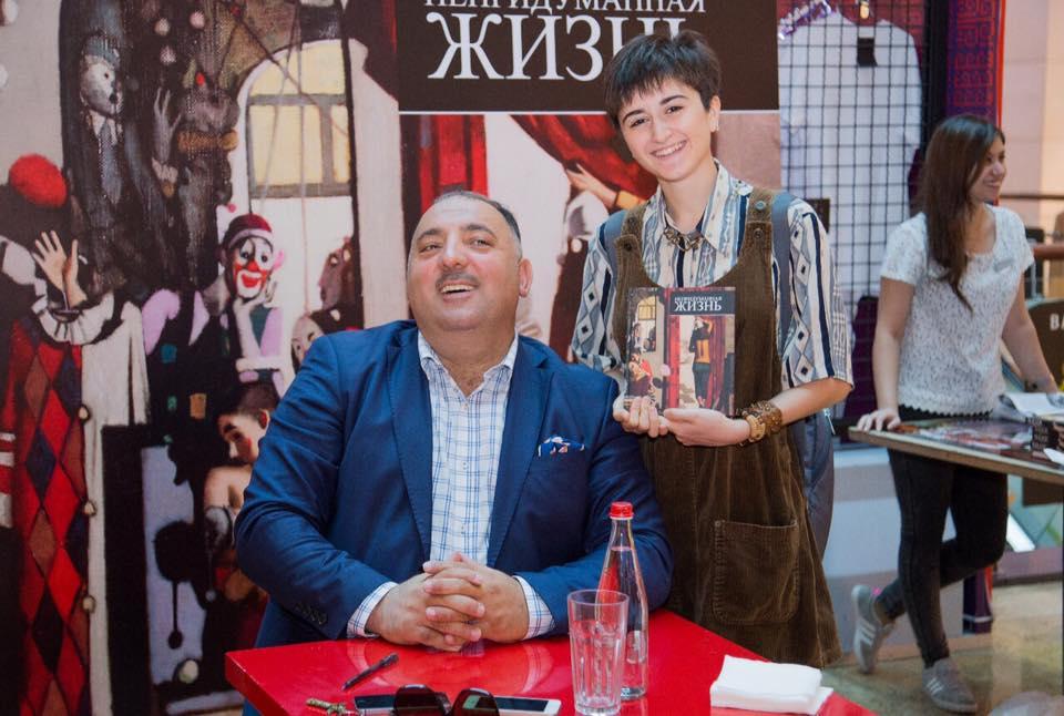 "Непридуманная жизнь" Бахрама Багирзаде побила рекорд: "До сих пор болят пальцы"  (ФОТО)