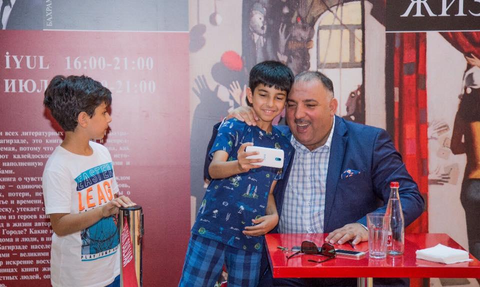 Очень трогательно! Молитвы детей: Дядя Бахрам, мы вас очень любим и ждем! (ВИДЕО, ФОТО)