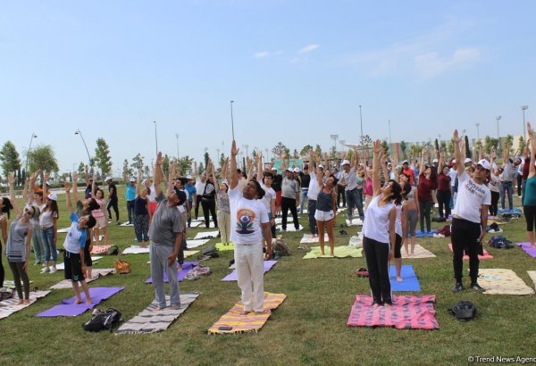 В Баку прошел грандиозный Фестиваль йоги на открытом воздухе (ФОТО)