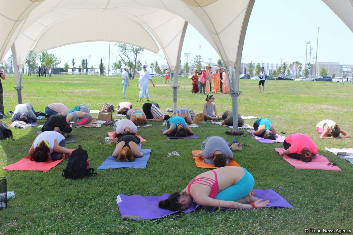 В Баку прошел грандиозный Фестиваль йоги на открытом воздухе (ФОТО)