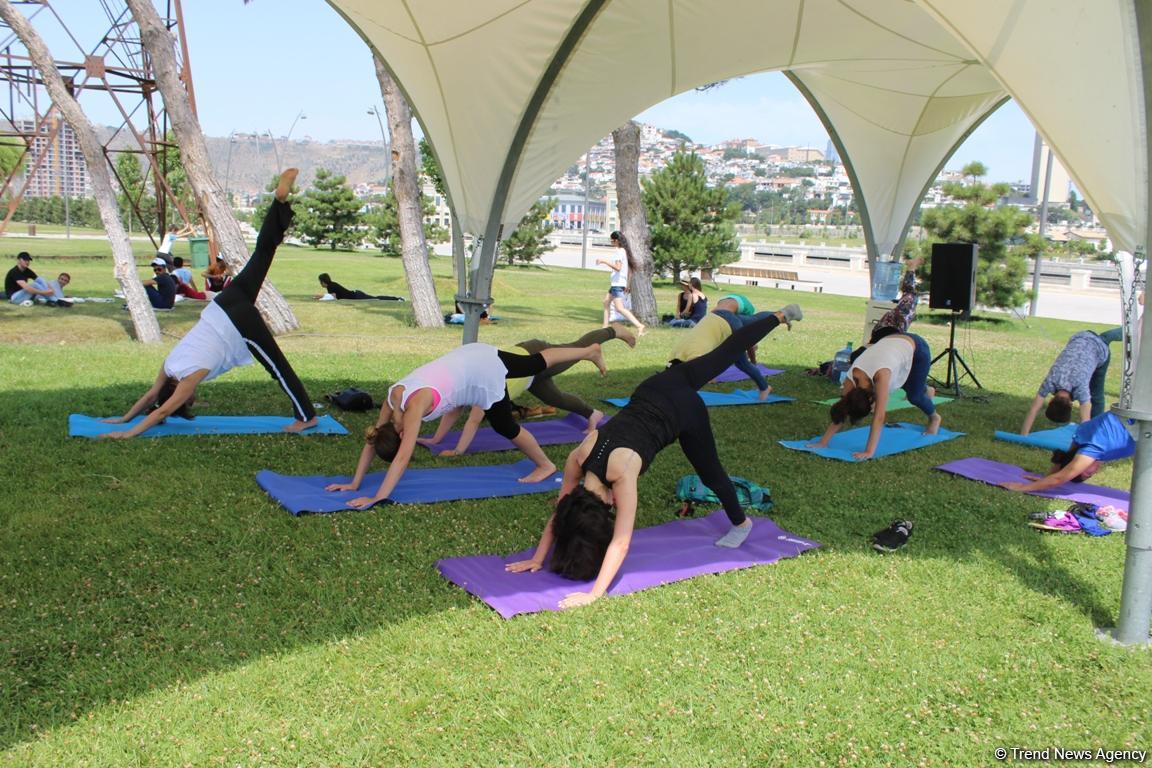 В Баку прошел грандиозный Фестиваль йоги на открытом воздухе (ФОТО)