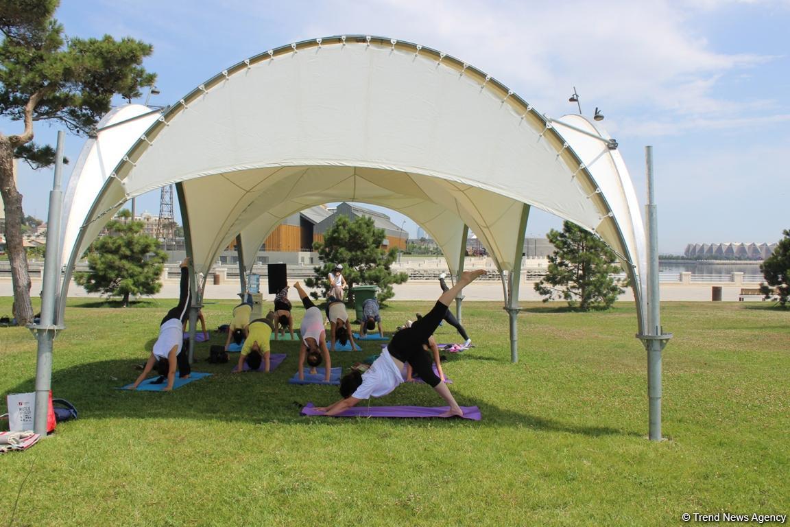 В Баку прошел грандиозный Фестиваль йоги на открытом воздухе (ФОТО)
