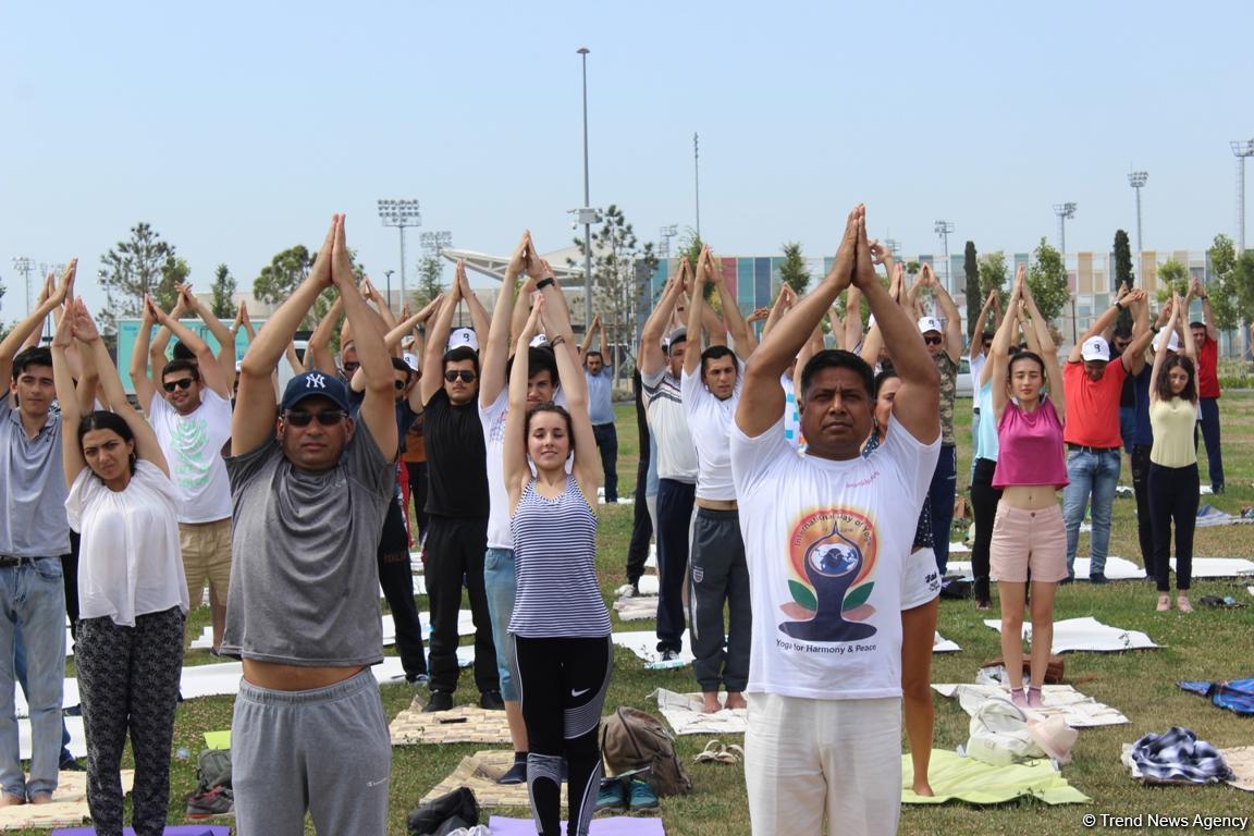 В Баку прошел грандиозный Фестиваль йоги на открытом воздухе (ФОТО)