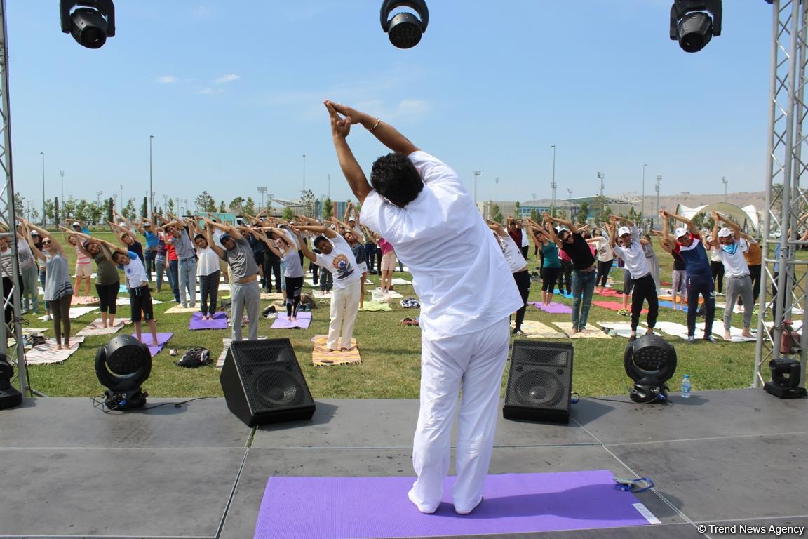 В Баку прошел грандиозный Фестиваль йоги на открытом воздухе (ФОТО)