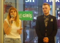 Азербайджанским журналистам показали смертельную схватку Цезаря и Полковника (ФОТО)