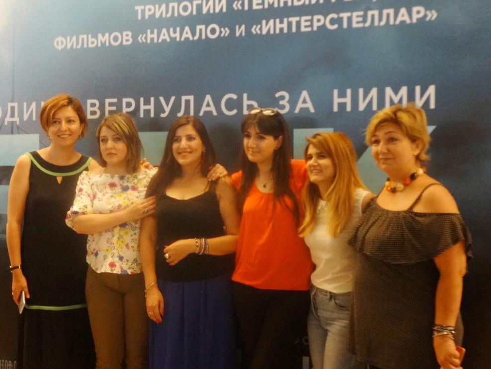 Азербайджанским журналистам показали смертельную схватку Цезаря и Полковника (ФОТО)