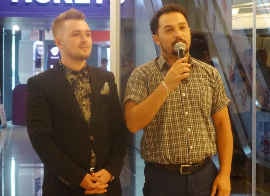 Азербайджанским журналистам показали смертельную схватку Цезаря и Полковника (ФОТО)