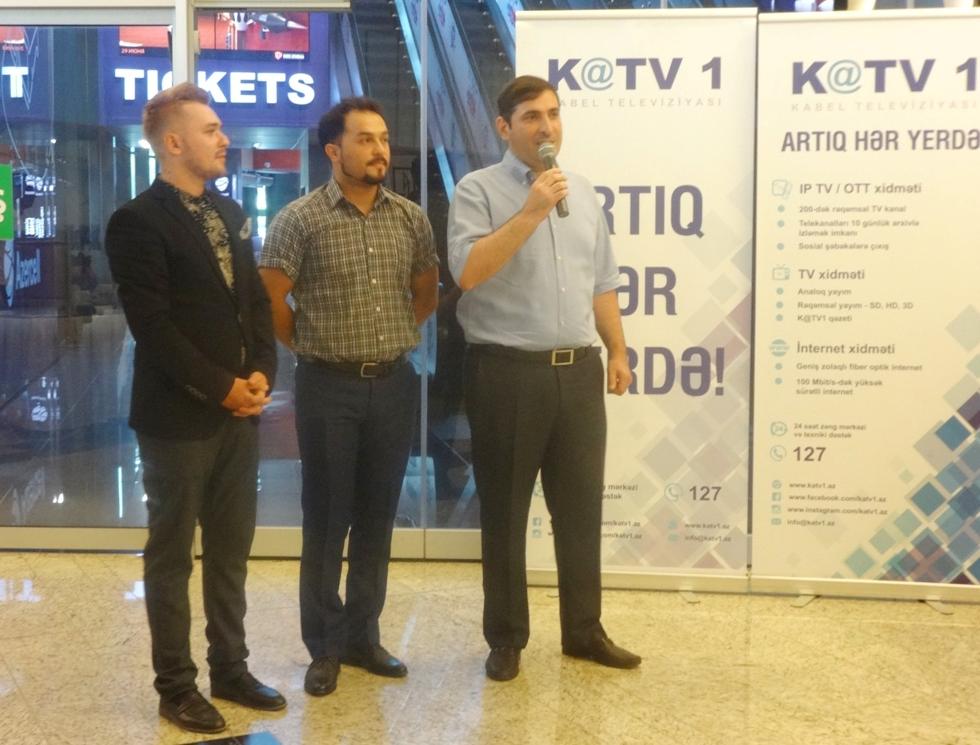 Азербайджанским журналистам показали смертельную схватку Цезаря и Полковника (ФОТО)