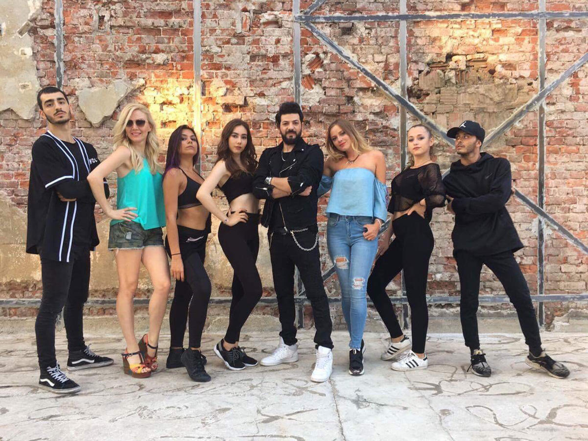 Азербайджанская телеведущая снялась в клипе турецкой звезды (ФОТО)