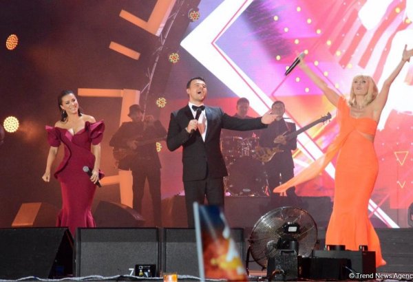 Состоялось грандиозное открытие летнего фестиваля "ЖАРА" в Баку (ФОТО)