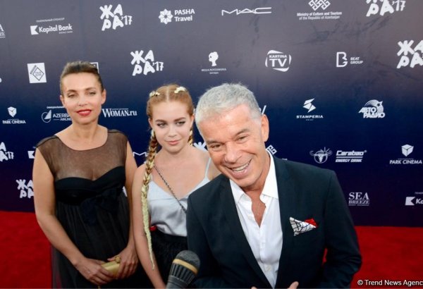 "Люблю Баку, поэтому приехал с семьей" – участник фестиваля "ЖАРА" Олег Газманов (ФОТО)