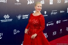 Самые яркие и запоминающиеся наряды на красной дорожке фестиваля "ЖАРА" (ФОТО)