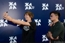 Звезды на красной дорожке международного фестиваля "ЖАРА" в Баку – день второй  (ФОТО)