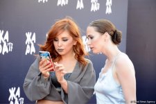 Звезды на красной дорожке международного фестиваля "ЖАРА" в Баку – день второй  (ФОТО)