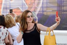 Звезды на красной дорожке международного фестиваля "ЖАРА" в Баку – день второй  (ФОТО)