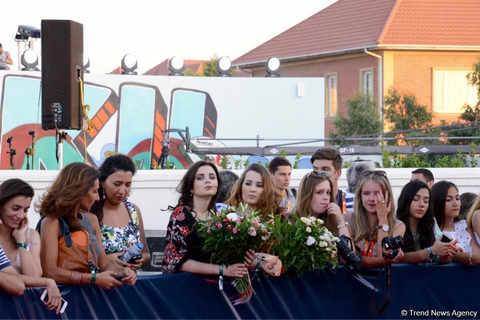 Звезды на красной дорожке международного фестиваля "ЖАРА" в Баку – день второй  (ФОТО)