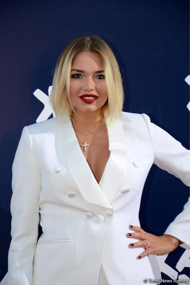 Звезды на красной дорожке международного фестиваля "ЖАРА" в Баку – день второй  (ФОТО)