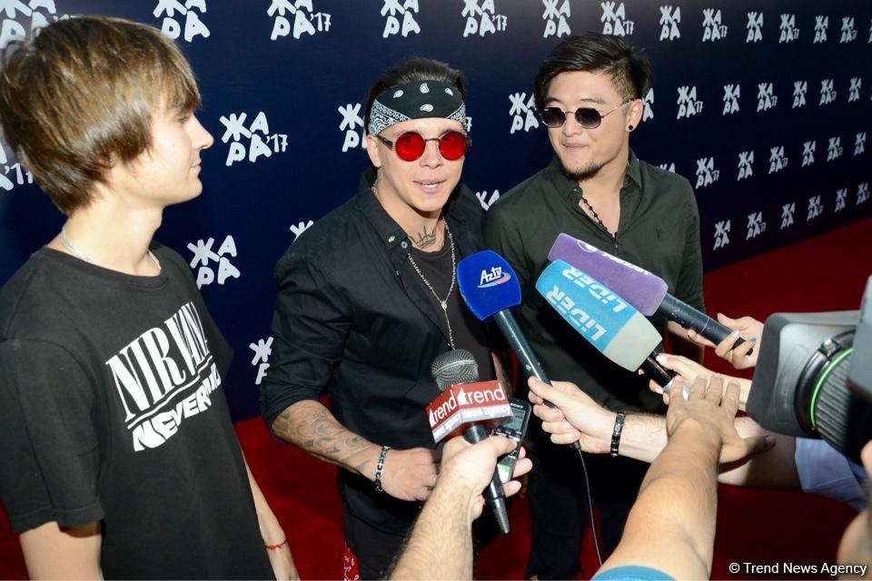 Звезды на красной дорожке международного фестиваля "ЖАРА" в Баку – день второй  (ФОТО)