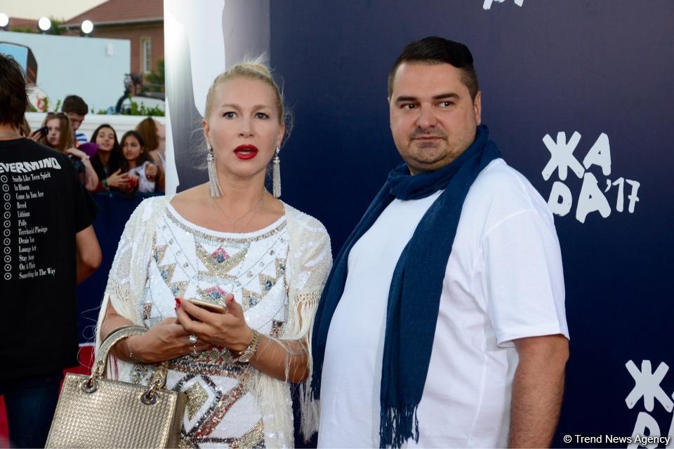 Самые яркие и запоминающиеся наряды на красной дорожке фестиваля "ЖАРА" (ФОТО)
