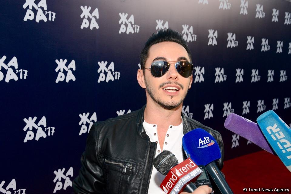 Звезды на красной дорожке международного фестиваля "ЖАРА" в Баку – день второй  (ФОТО)