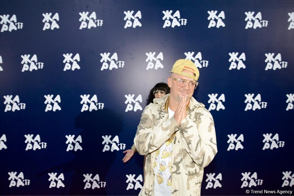 Звезды на красной дорожке международного фестиваля "ЖАРА" в Баку – день второй  (ФОТО)